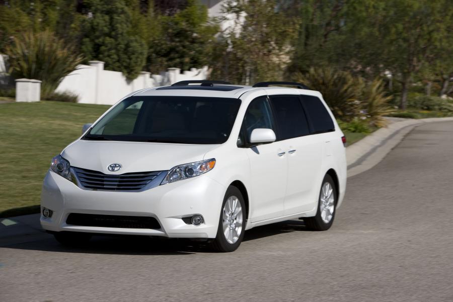 Toyota Sienna LE '2010